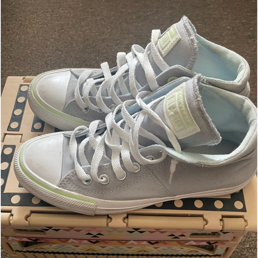 Gently worn converse sneakers